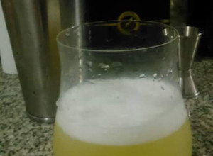 Una foto de Pisco sour (cocteleria)