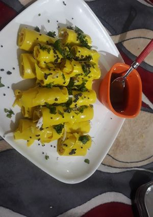 A picture of Khandvi.