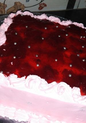 A picture of Strawberry cake 🎂.