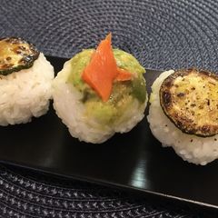 A picture of Temari sushi (sushi balls).