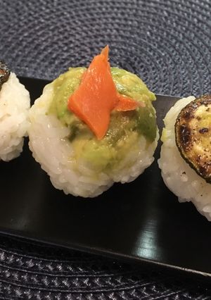 A picture of Temari sushi (sushi balls).