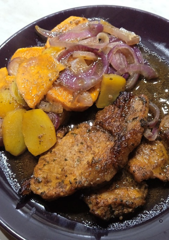 Una foto de Chuletas de cerdo en salsa dulce al horno