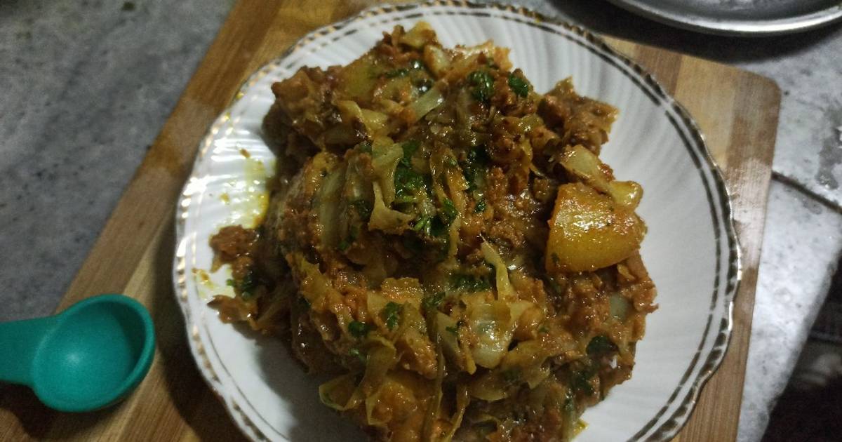 Shahi Patta Gobhi Dum Aloo Recipe by Deepank - Cookpad