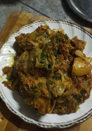 A picture of Shahi Patta Gobhi Dum Aloo.