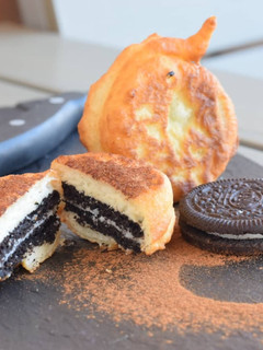 Una foto de Deep fried oreos
