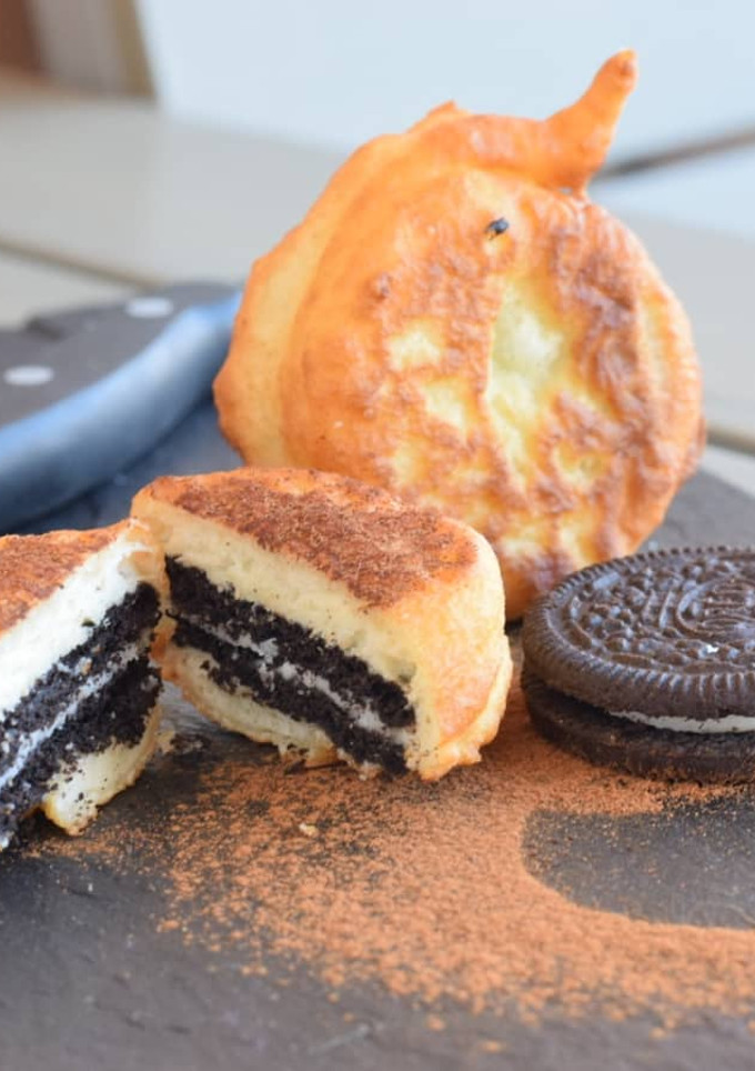 Una foto de Deep fried oreos
