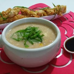 A picture of Chicken corn soup 🌽 with tempura.