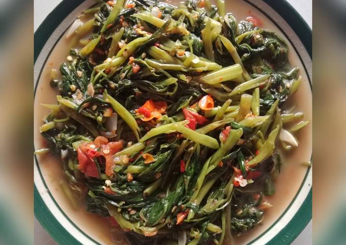 Langkah Mudah untuk Membuat Tumis kangkung terasi pedas Anti Gagal