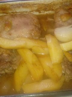 Sült oldalas, velesült krumplival recept fotója