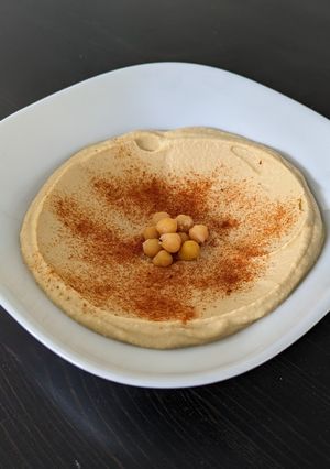 A picture of Extra smooth hummus.