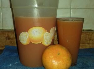 Una foto de Agua de mandarina y sandía