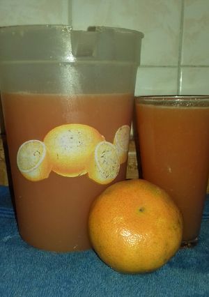 Una foto de Agua de mandarina y sandía