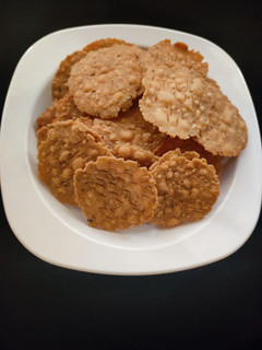 ખસ્તા જીરા પૂરી (Khasta Jeera Poori Recipe In Gujarati) રેસીપી મુખ્ય ફોટો