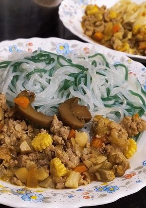 洋蔥蘑菇鐵板麵和洋蔥蘑菇蒟蒻 的食譜成品照片