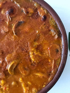 Una foto de Arroz con pollo y champis al horno