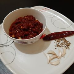 A picture of Garlic chutney.