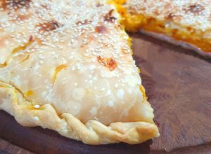 Una foto de Tarta de calabaza 🎃, choclo 🌽 y queso 🧀