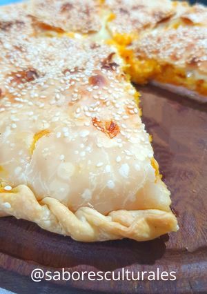 Una foto de Tarta de calabaza 🎃, choclo 🌽 y queso 🧀