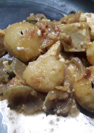 A picture of Paneer curry.