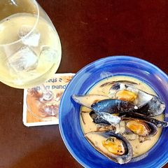 Mussels in a Creamy White Wine sauce A picture of Mussels in a Creamy White Wine sauce.