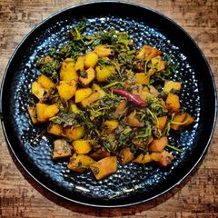 A picture of Methi aloo fry.