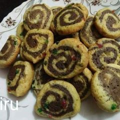 A picture of Swiss roll tutti frutti cookies.