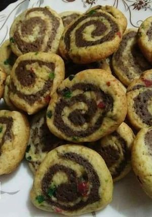 A picture of Swiss roll tutti frutti cookies.