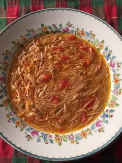 Una foto de Sopa de fideo con refrito