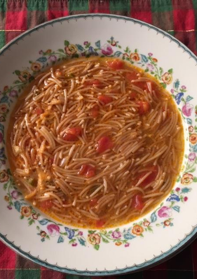 Una foto de Sopa de fideo con refrito