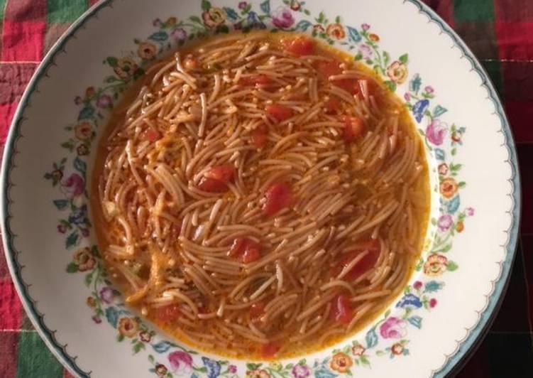 Sopa de fideo con refrito