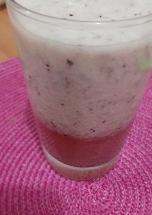 Una foto de Jugo de melón y arándanos