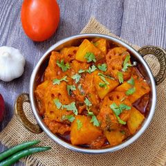 A picture of Sindhi Bhae Patata (Lotus Root and Potato Curry or Sabzi).