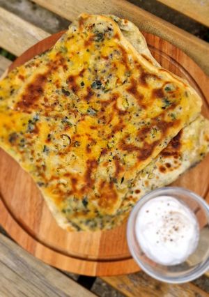 Medvehagymás lapos kenyér! VEGÁN recept fotója