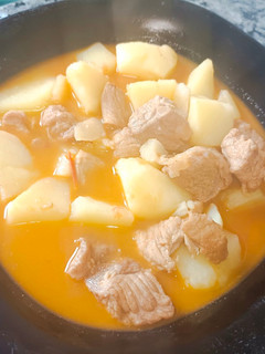 Una foto de Guiso de magro de cerdo con patatas