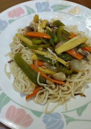 A picture of Chilli garlic saucy veggie noodles.