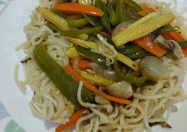 Chilli garlic saucy veggie noodles