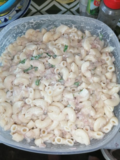 Una foto de Ensalada de coditos con atún y mayonesa