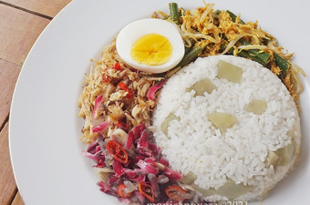 Anti Ribet, Memasak Nasi Sela Sambal Kecombrang, Urap Bumbu Genep dan Ayam Sisit Menu Enak