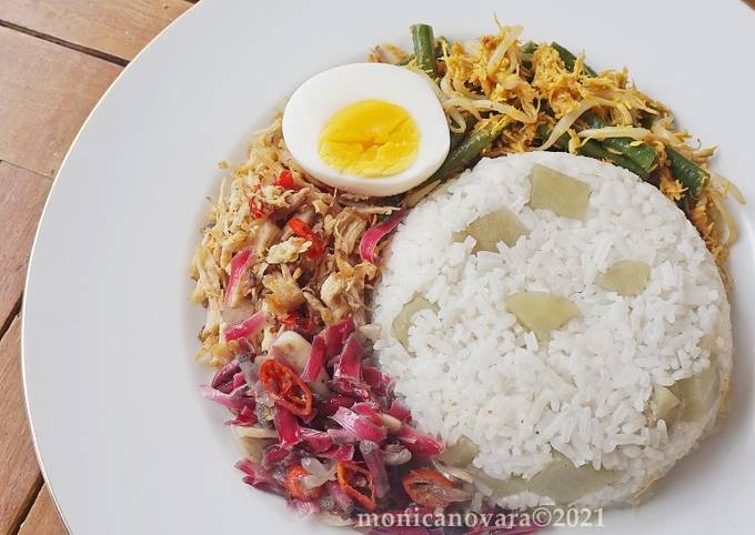 Resep: Nasi Sela Sambal Kecombrang, Urap Bumbu Genep dan Ayam Sisit Enak