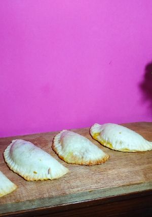 Una foto de Empanaditas de cebolla, queso y morrón