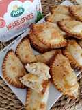 Empanadillas de queso crema, pollo y cebolla caramelizada