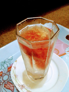 A picture of Watermelon Lemonade Water.