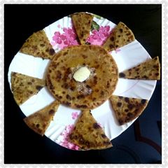 A picture of Gobhi ka Parontha.