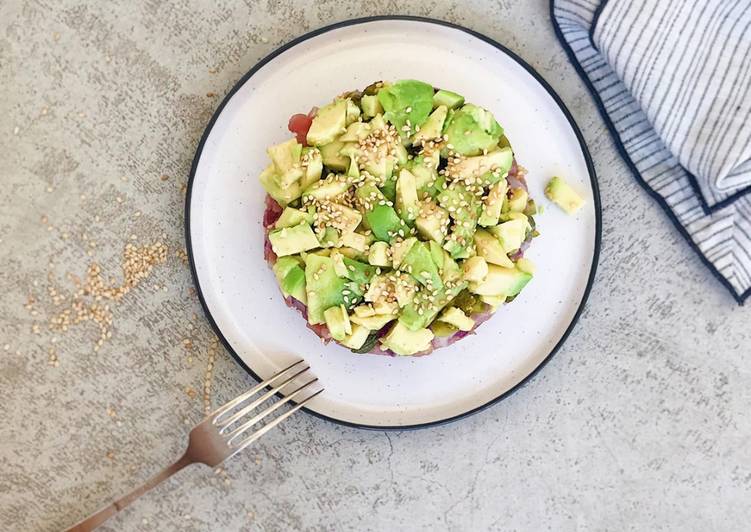 Tartar de atún rojo fresco y aguacate