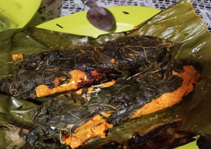 Pepes ikan kembung daun singkong