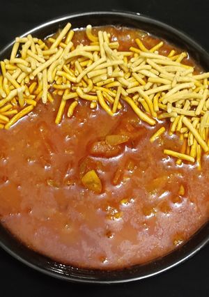 સેવ ટામેટા નુ શાક (Sev Tameta Shak Recipe In Gujarati) રેસીપી મુખ્ય ફોટો