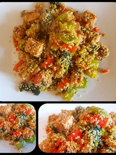 Una foto de Tofu con quinoa y vegetales. #delantaldorado