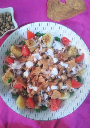 A picture of White chana chat.