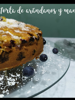 Una foto de Torta de arándanos y manzanas