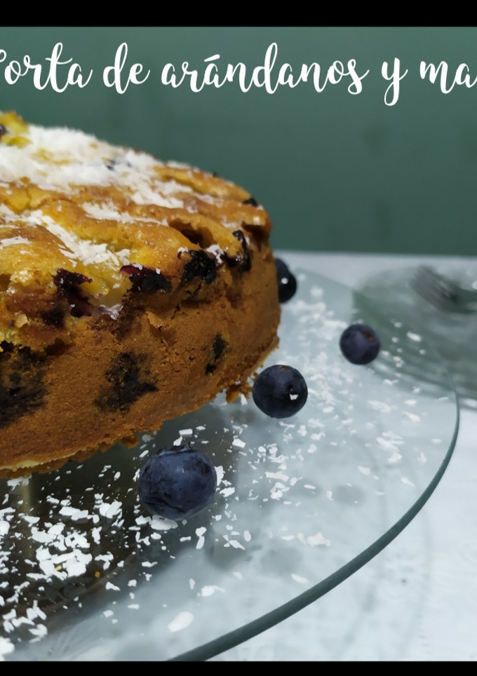 Una foto de Torta de arándanos y manzanas
